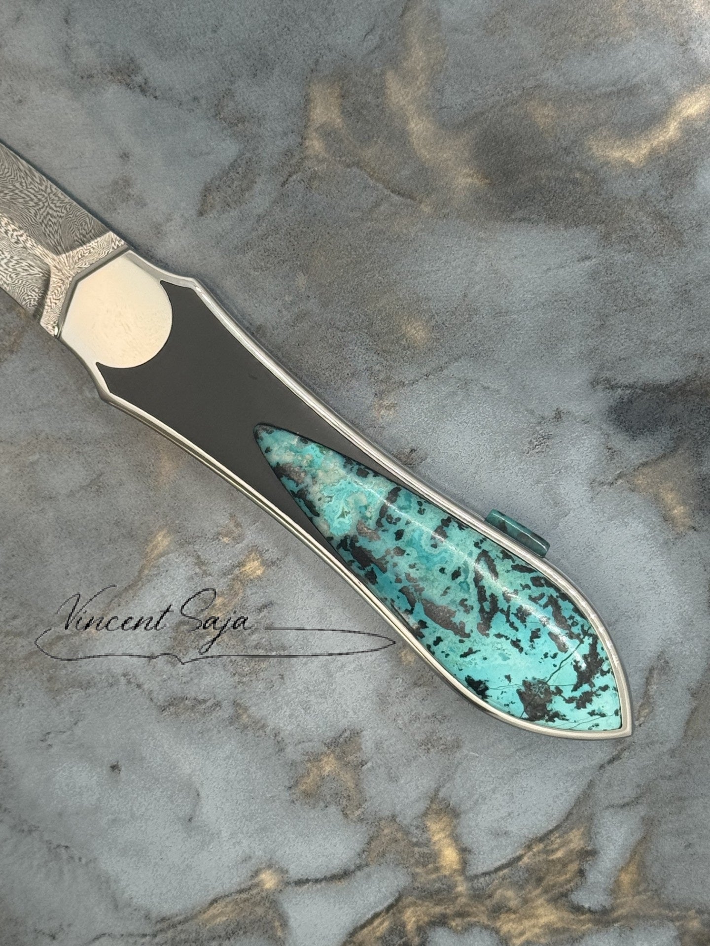 DAGUE PLIANTE (shattuckite)