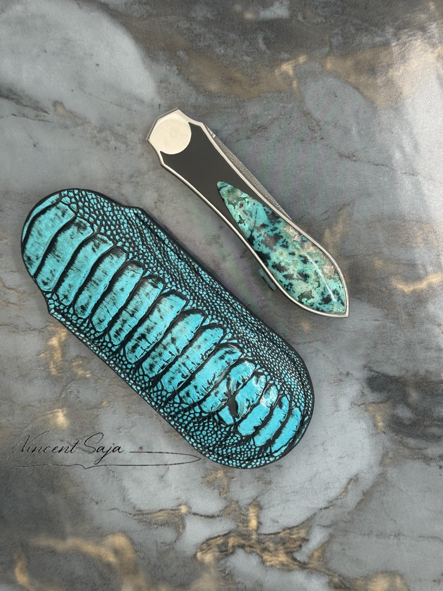 DAGUE PLIANTE (shattuckite)