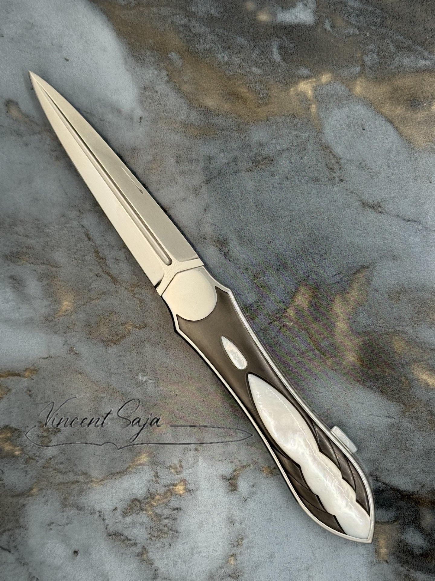 DAGUE PLIANTE (2 inserts en nacre et un zirconium)