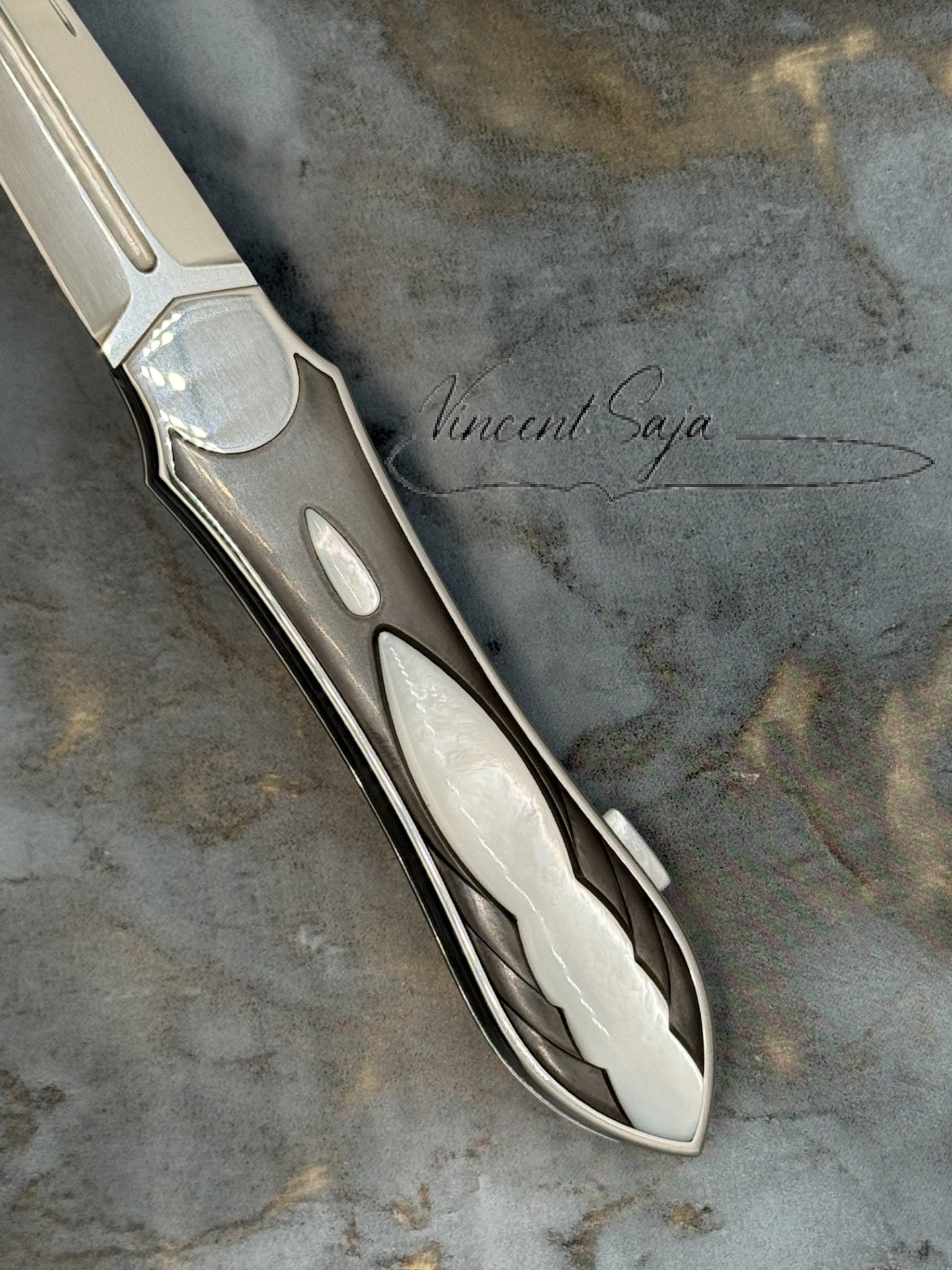 DAGUE PLIANTE (2 inserts en nacre et un zirconium)