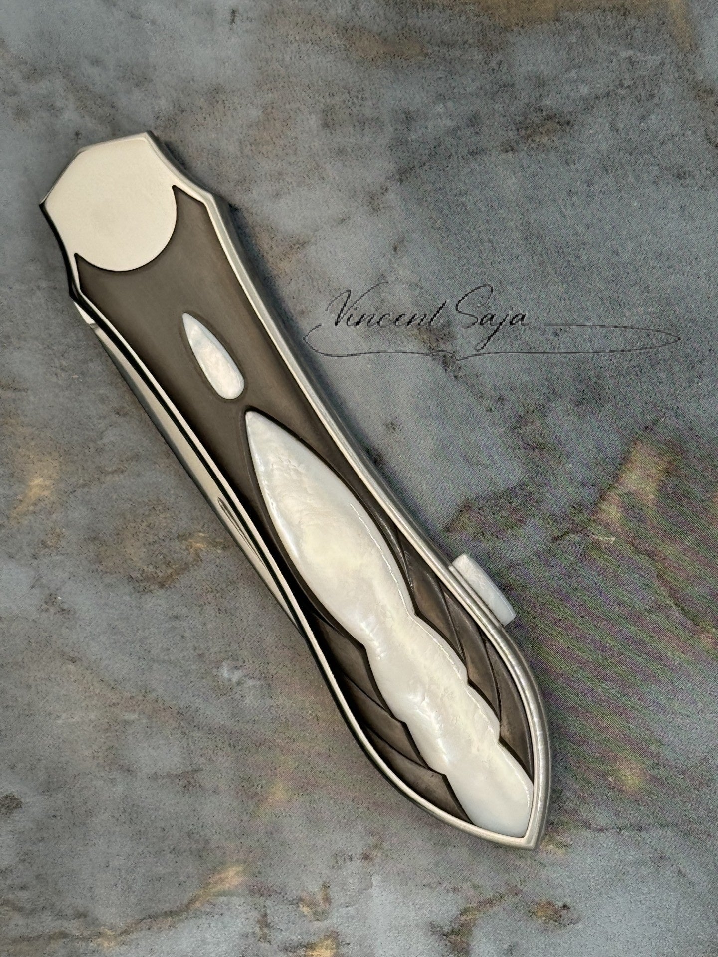 DAGUE PLIANTE (2 inserts en nacre et un zirconium)
