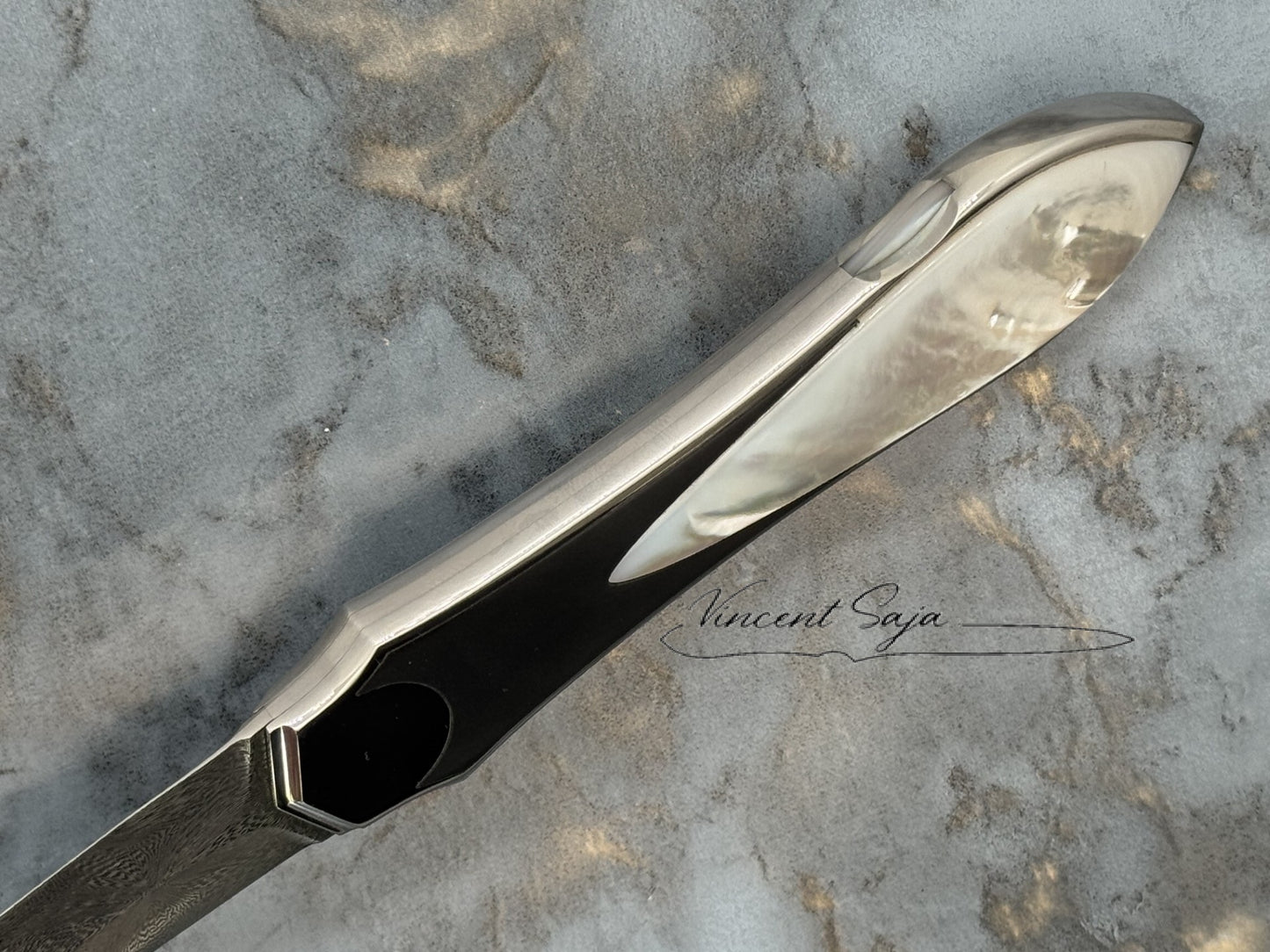 DAGUE PLIANTE (Nacre et Zirconium)